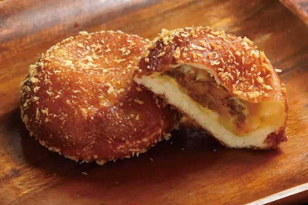 とろーり3種のチーズカレーパン